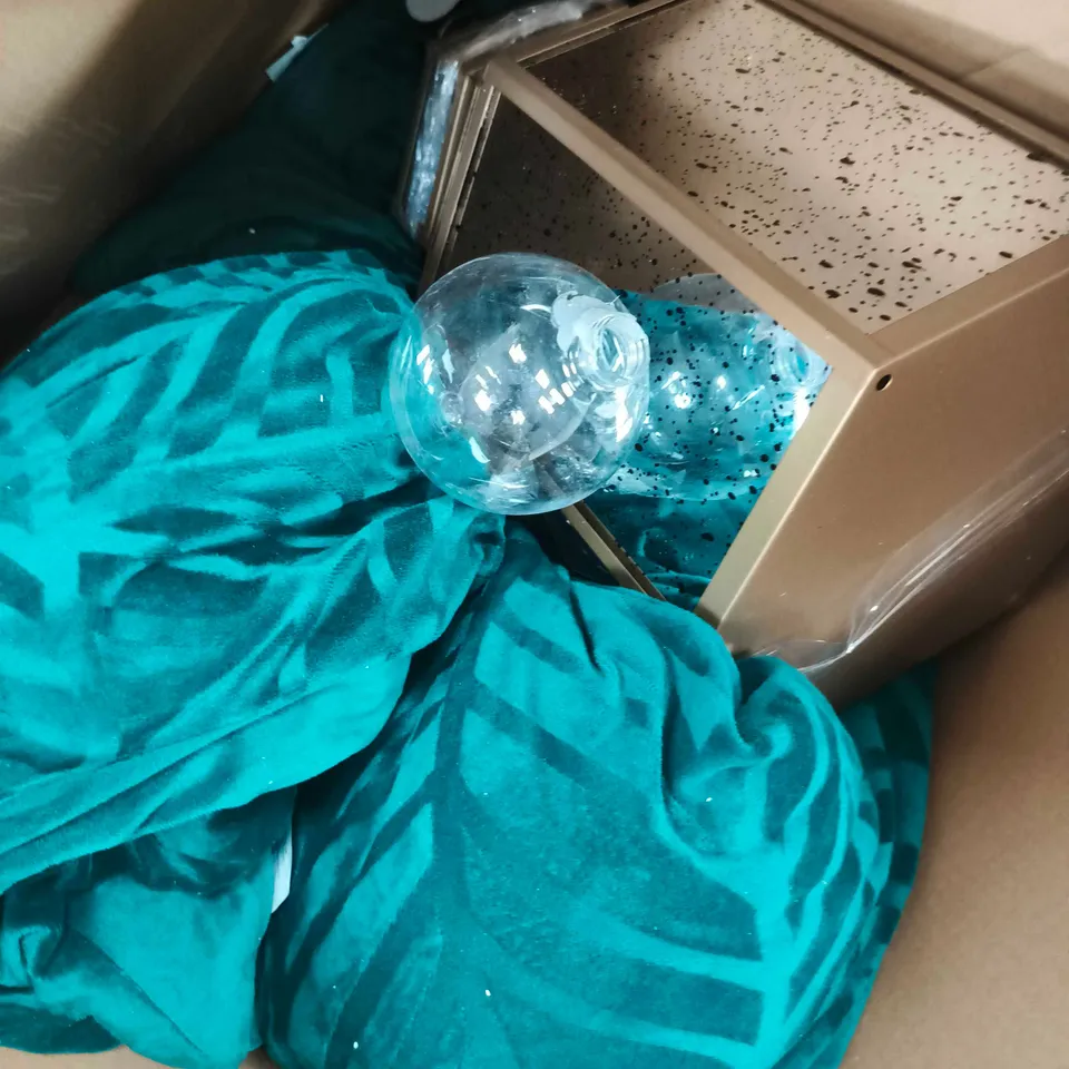 BOX OF APPROXIMATELY 3 ASSORTED HOUSEHOLD ITEMS TO INCLUDE DECORATIVE PEACOCK ORNAMENT, ETC
