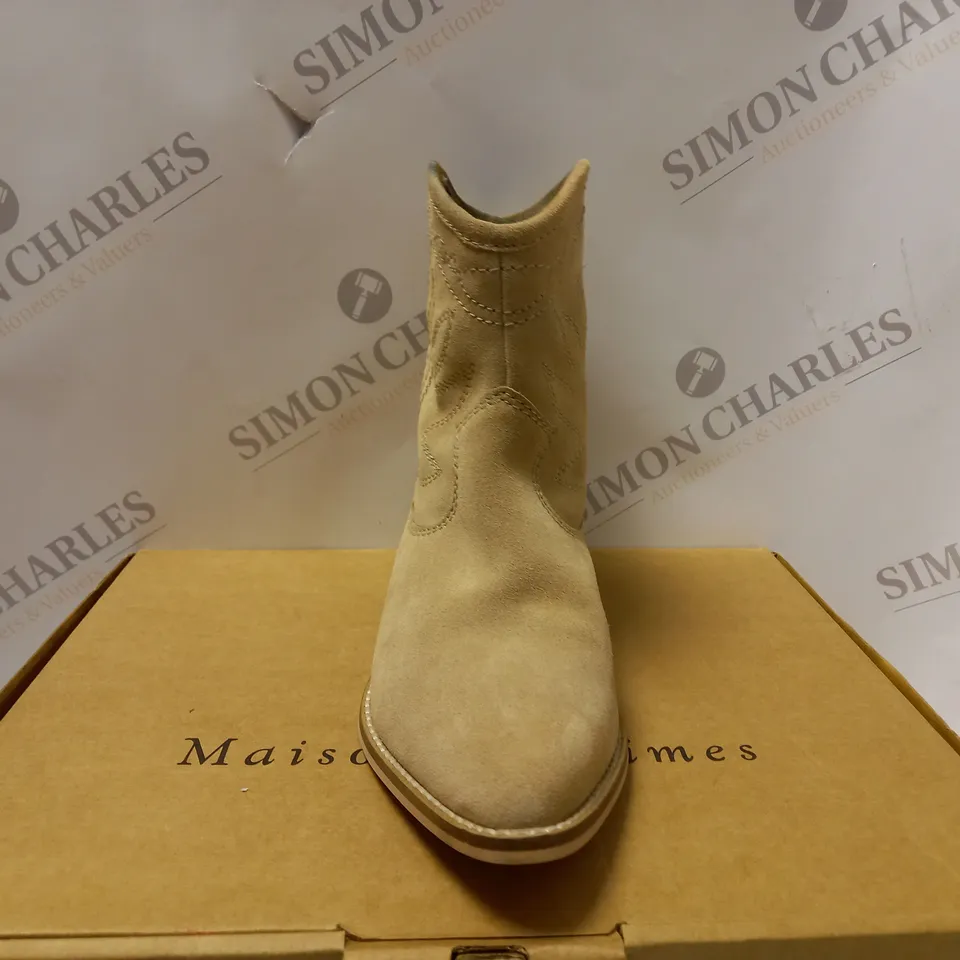 BOXED MAISON DE NIMES SUEDE WESTERN BOOTS, CAMEL - SIZE 4