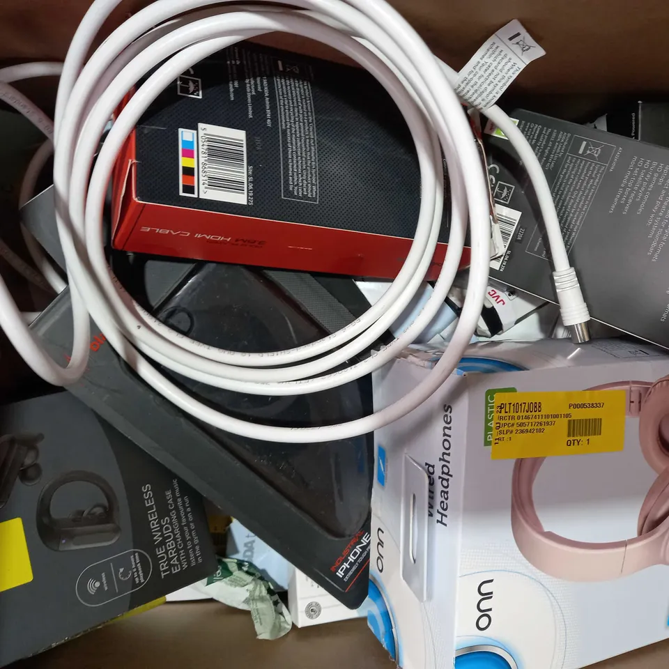 BOX OF APPROXIMATELY 15 ASSORTED ELECTRICAL ITEMS TO INCLUDE ASDA TECH HSMI CABLE, JVC GUMY TRUE WIRELESS HEADPHONES, LOGITECH M90 CORDED MOUSE, ETC