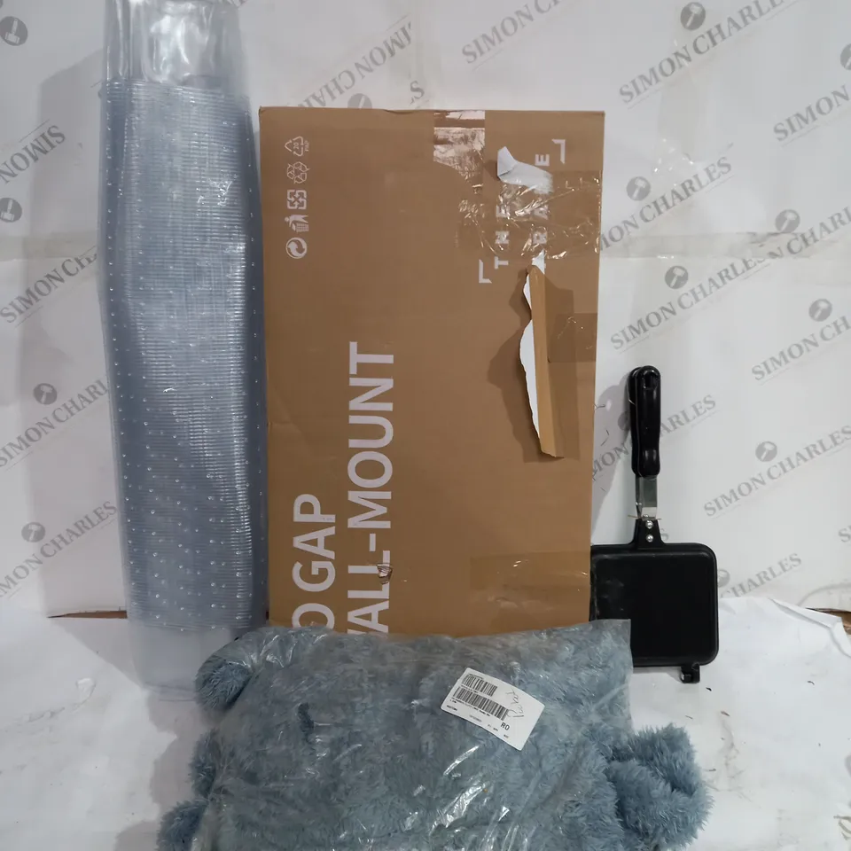 BOX OF APPROX 6 ASSORTED ITEMS TO INCLUDE - TOASTIE MAKER - WALL MOUNT - PLASTIC GRIP FLOORING ECT