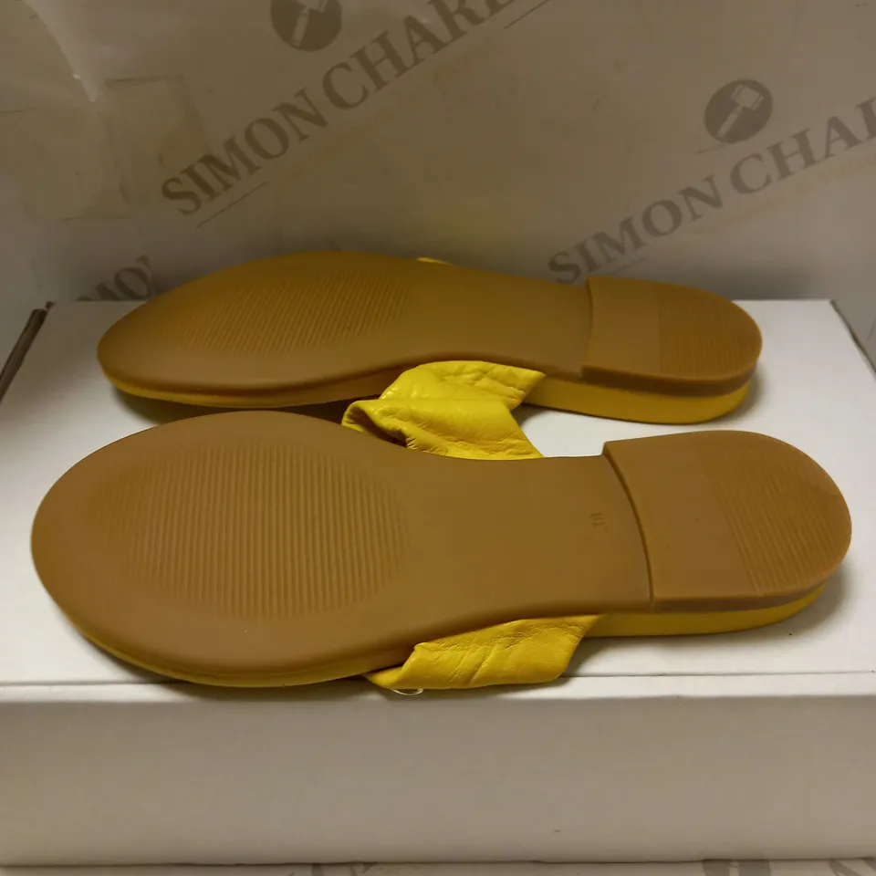 MODA IN PELLE NOVINI YELLOW FLAT SANDALS - SIZE 5