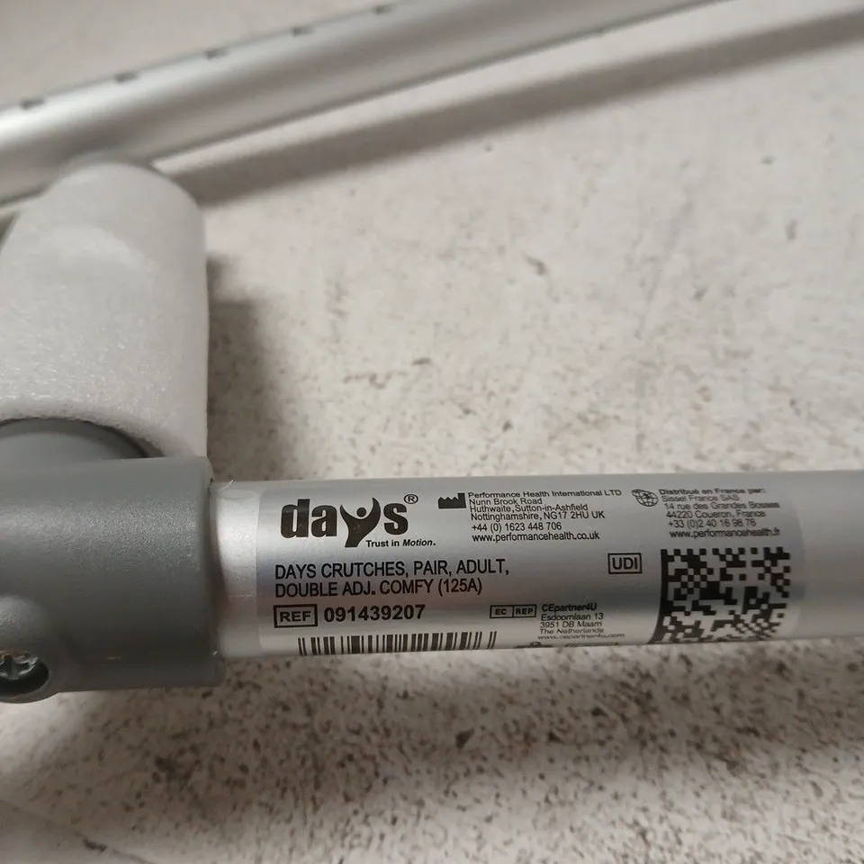 DAYS CRUTCHES, PAIR, ADULT, DOUBLE ADJUSTABLE (125A)