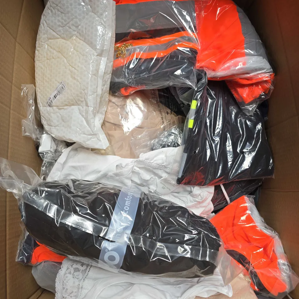 BOX OF APPROXIMATELY 20 ASSORTED CLOTHING ITEMS TO INCLUDE - TOPS, DRESS, SHORTS, ETC