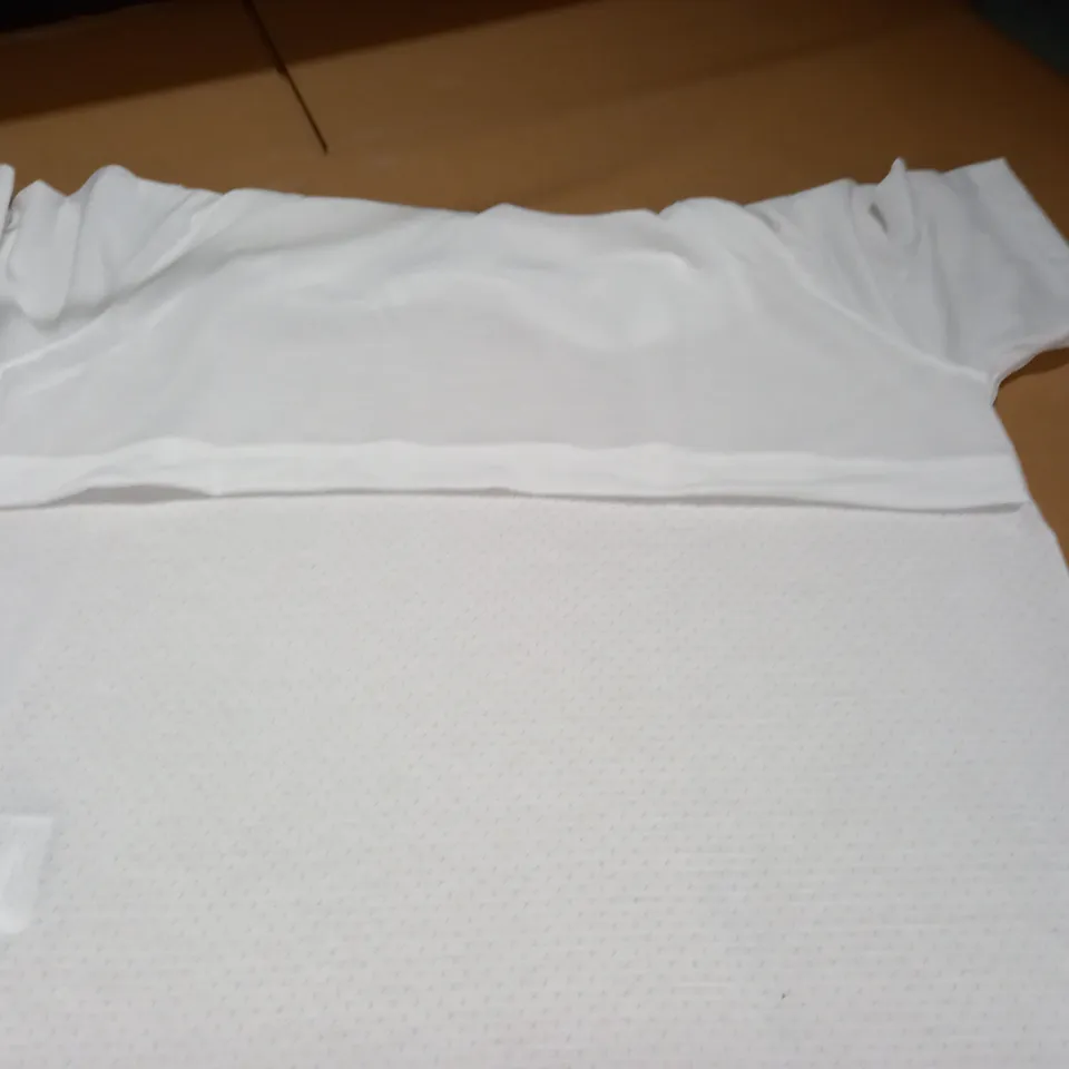 UNDER ARMOUR MENS WHITE T-SHIRT - SIZE M