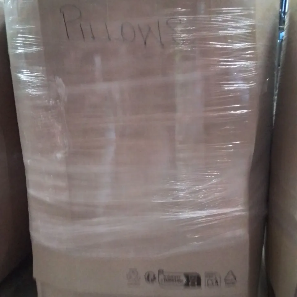 PALLET CONTAINING A LARGE QUANTITY OF PILLOWS