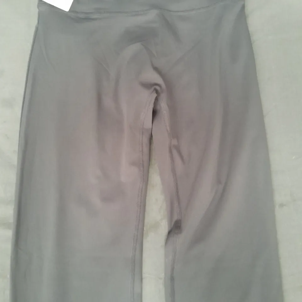 WOMEN'S BEST ESSENTIAL FLARED LEGGINGS IN GRAPHITE SIZE MEDIUM