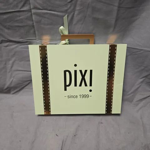 PIXI GLOW KIT SKINCARE & MAKEUP SET – HYDRATING MILKY MIST, DETOXIFY EYE PATCHES & FLAWLESS BEAUTY PRIMER (BOXED)