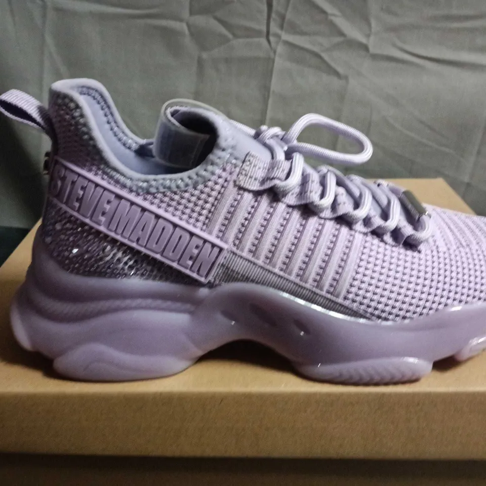 BOXED PAIR OF STEVE MADDEN WOMEN'S MAXILLA SNEAKERS – UK SIZE 5