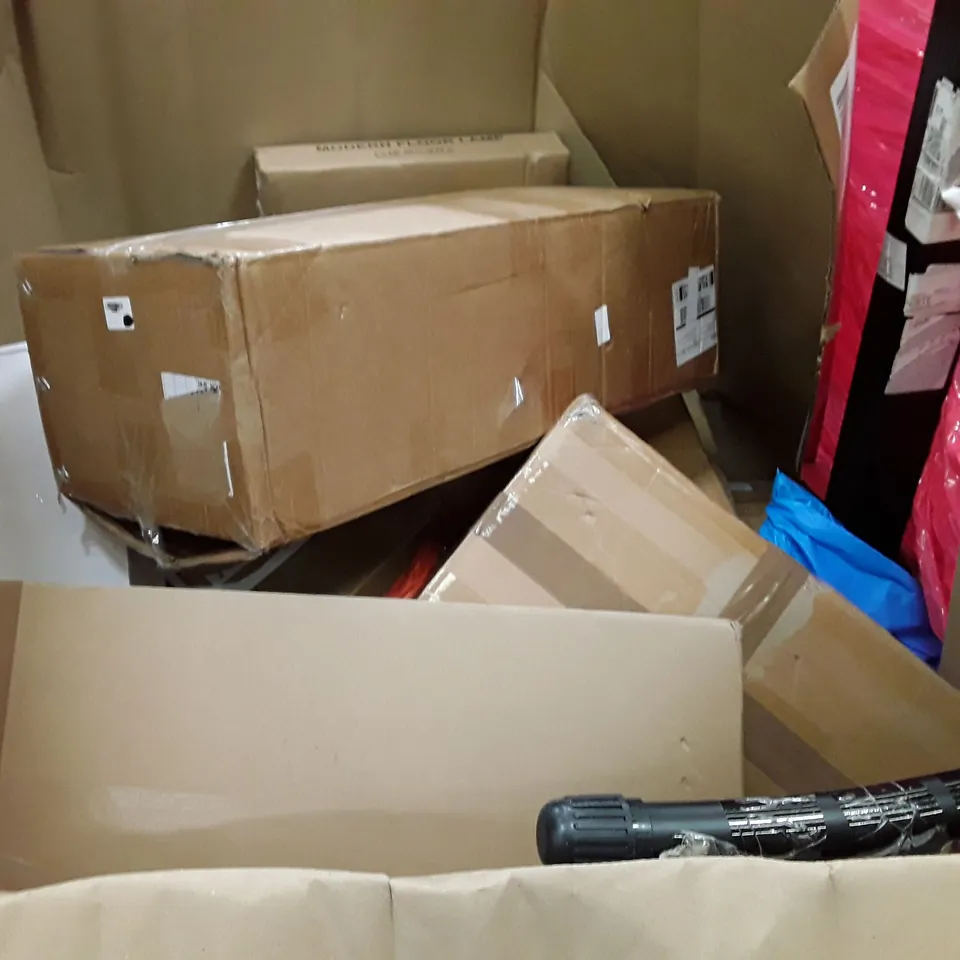 PALLET OF ASSORTED PRODUCTS INCLUDING TOWEL RACK, LED CEILING LAMP, STEAM CLEANER, IRONING BOARD, COFFEE TABLE
