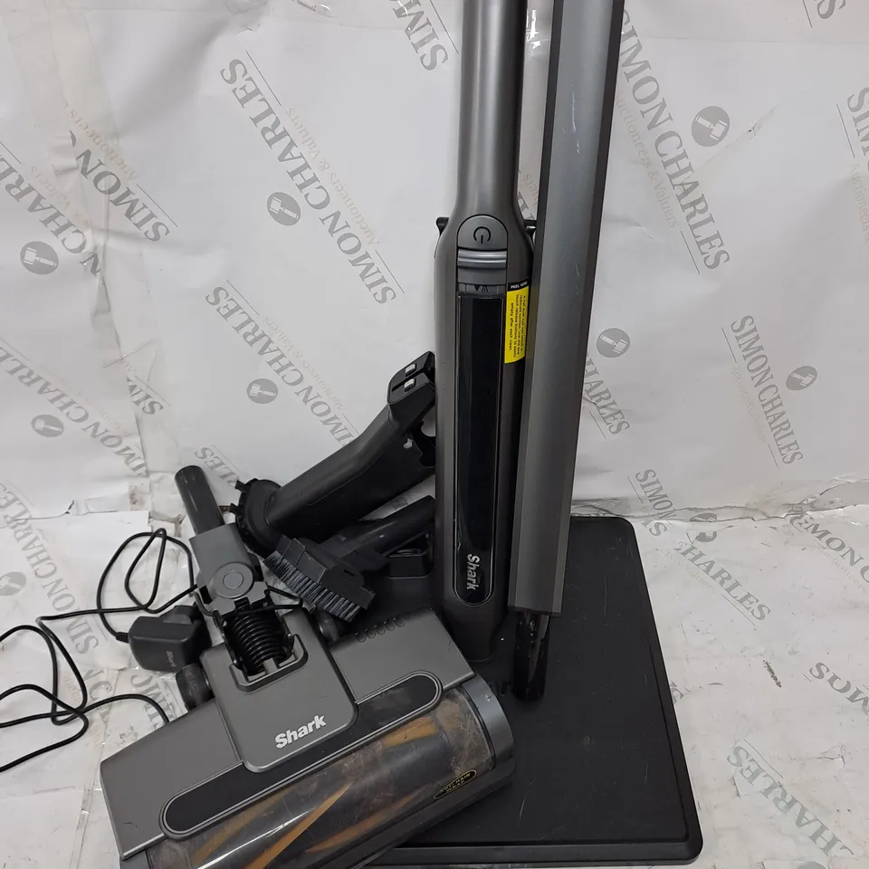 BOXED SHARK WANDVAC 2-IN-1 LIGHTWEIGHT CORDLESS HANDHELD VACUUM CLEANER