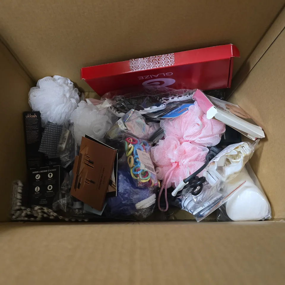 LOT OF APPROXIMATELY 30 ASSOTRED HEALTH & BEAUTY ACCESSORIES TO INCLUDE HAIR BRUSHES, MAKE UP BRUSHES AND HEAD BANDS