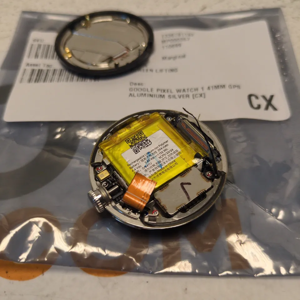 GOOGLE PIXEL WATCH 1 41MM GPS ALUMINIUM SILVER SCREEN IS LIFTING 