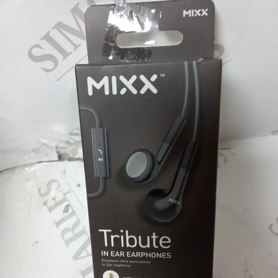 BOX OF APPROXIMATELY 20 ASSORTED ELECTRICAL ITEMS TO INCLUDE HEADPHONES, EARPHONES, REMOTES ETC - COLLECTION ONLY 