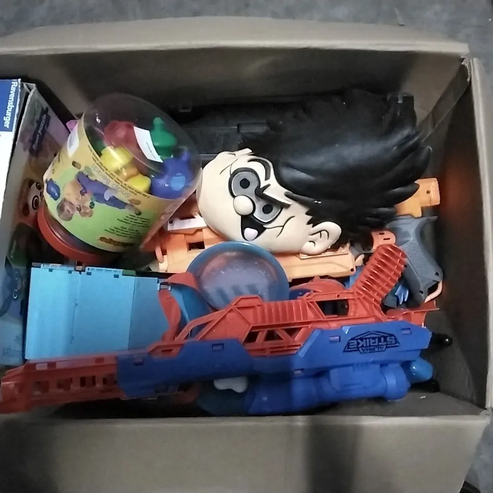 BOX CONTAINING LARGE AMOUNT OF CHILDREN'S TOYS
