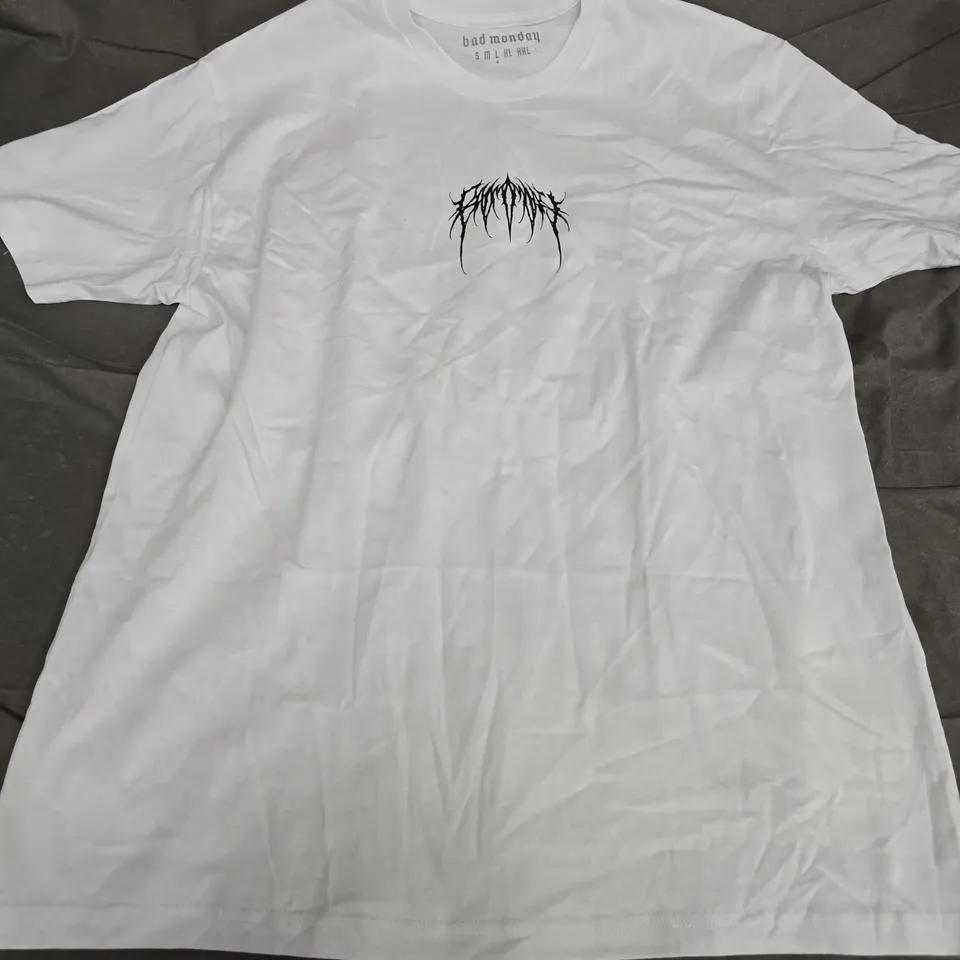 BAD MONDAY WHITE T‑SHIRT WITH CHEST GRAPHIC AND LARGE BACK LOGO