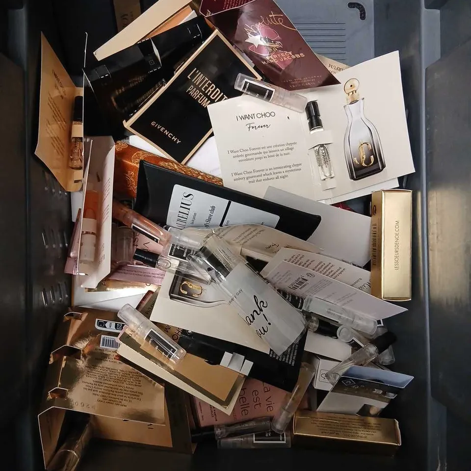 LARGE QUANTITY OF ASSORTED TESTER AND SAMPLE FRAGRANCES