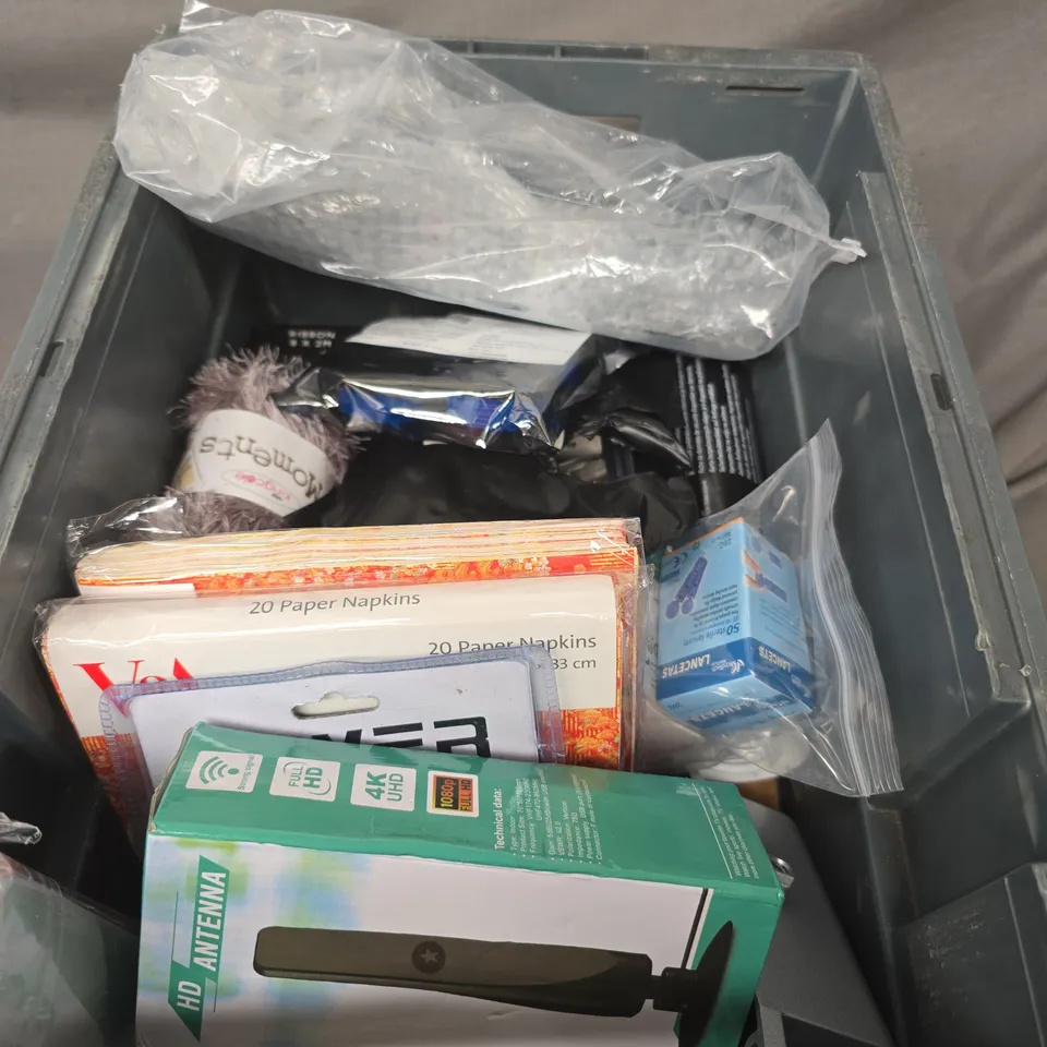 BOX OF ASSORTED HOME ITEMS TO INCLUDE - CUPS - PICTURE FRAME - MASTER CLEANSER 