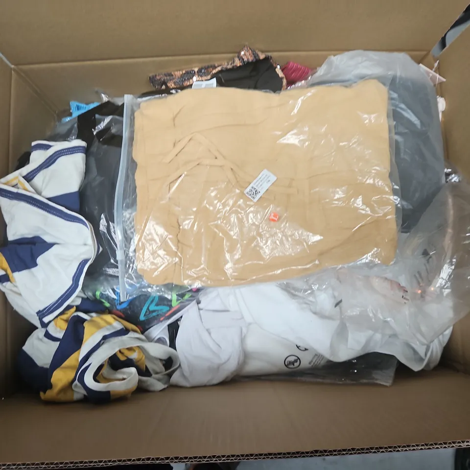 APPROXIMATELY 30 ASSORTED CLOTHING ITEMS IN VARIOUS SIZES, STYLES & COLOURS TO INCLUDE TOPS, BOTTOMS, LEGGINGS, ETC