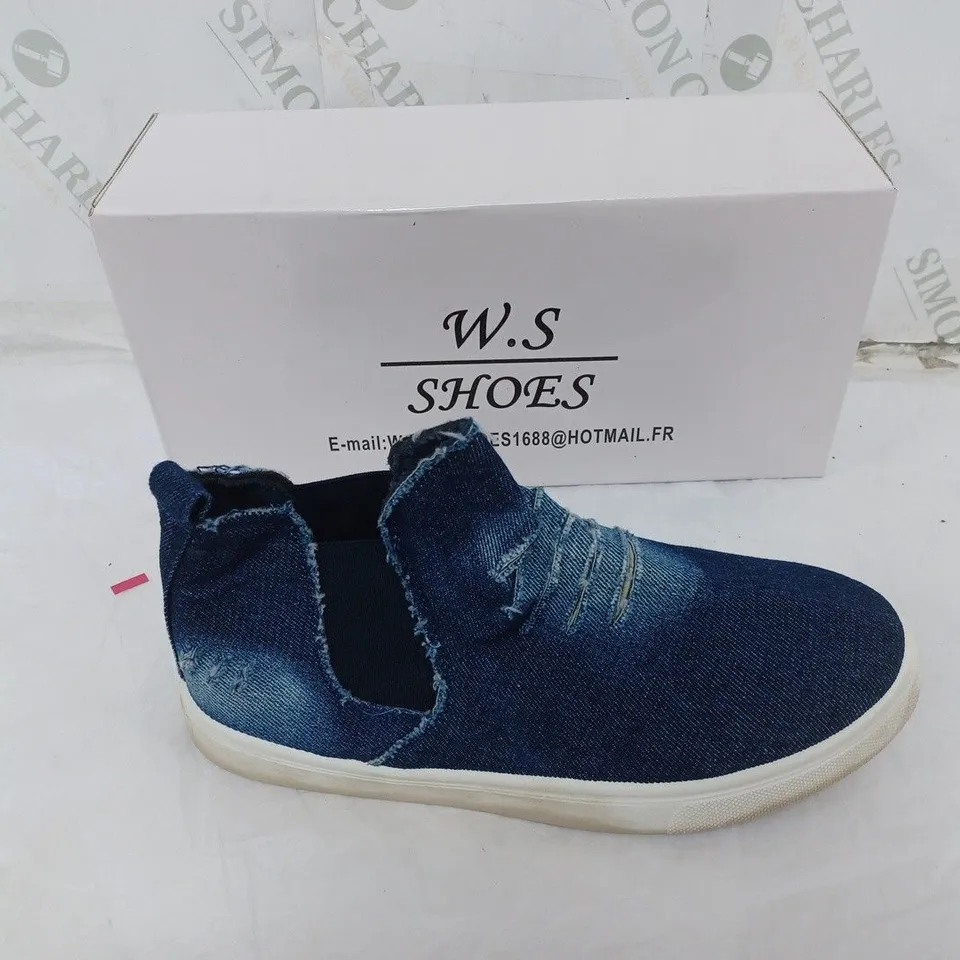 APPROXIMATELY 10 PAIRS OF BOXED W.S FLAT TRAINERS SLIP-ON DISTRESSED BLUE IN VARIOUS SIZES