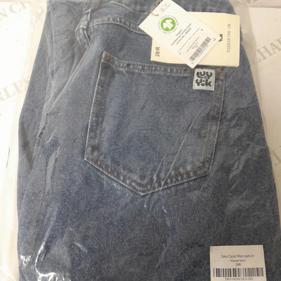 LUCY YAK DANA CLASSIC MOM JEANS IN MIDWASH DENIM - 28R