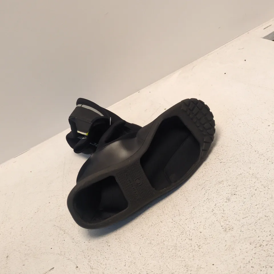 ENDURA MT500 CYCLING OVERSHOES – BLACK, SIZE S-M