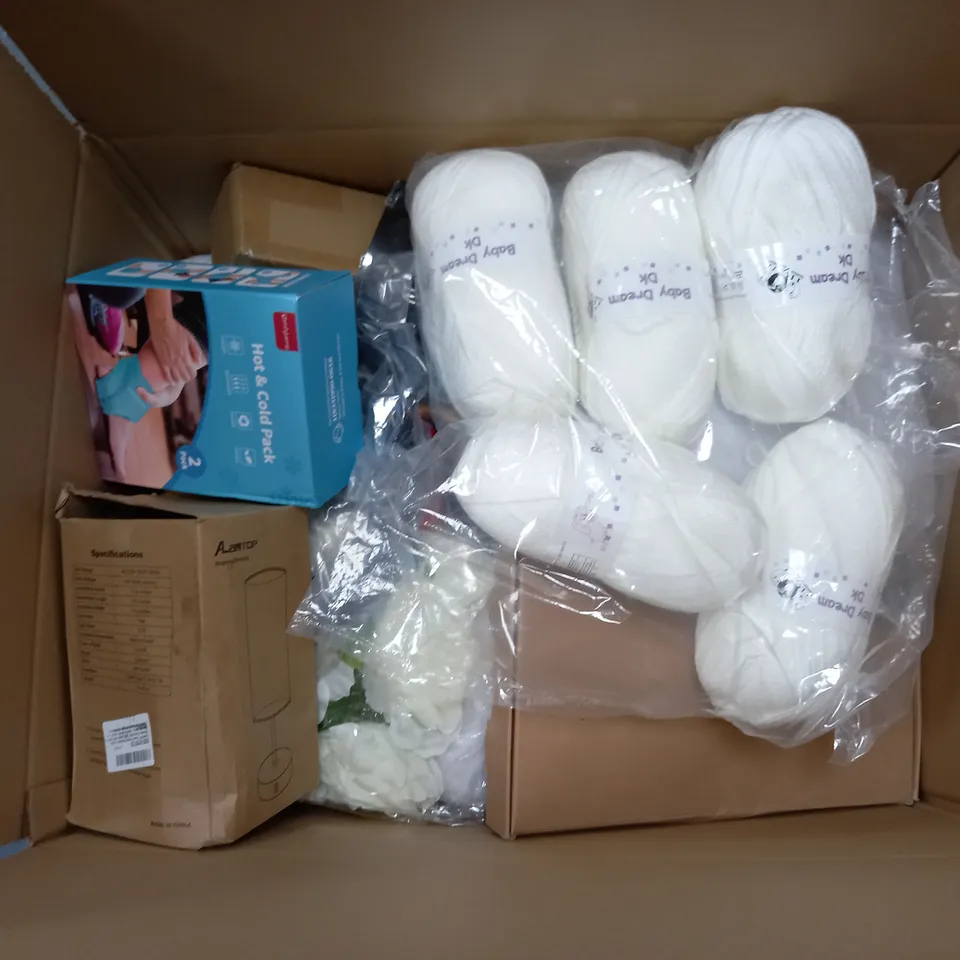 APPROXIMATELY 20 ASSORTED ITEMS TO INCLUDE HOT & COLD PACK, ALANTOP DIMMING LAMP, BABY DREAM DK STRING, ETC