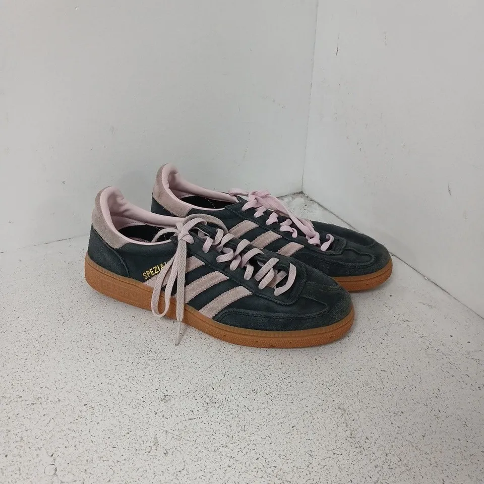 ADIDAS SAMBA-STYLE SNEAKERS – DARK GREEN WITH PINK TRIM (UK 6 1/2) (WOMEN)