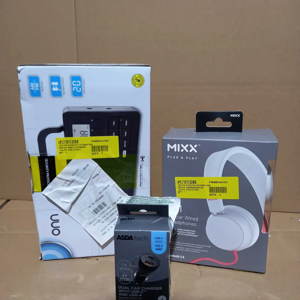 LOT OF APPROXIMATELY 20 ASSORTED ELECTRICAL ITEMS TO INCLUDE ONN , MIXX , ASDA TECH ECT