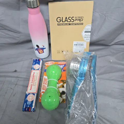 APPROXIMATELY 15 ASSORTED HOUSEHOLD ITEMS TO INCLUDE DRINKING BOTTLE, SCENTED DOG TOY AND TABLET COVER