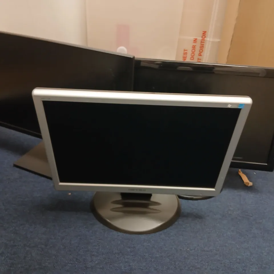 CAGE OF ASSORTED PRODUCTS TO INCLUDE; CHAIR PARTS, MONITORS, PROFESSIONAL HAIR DRYER PARTS, TOILET ROLL AND BRUSH HOLDER AND KEYBOARDS