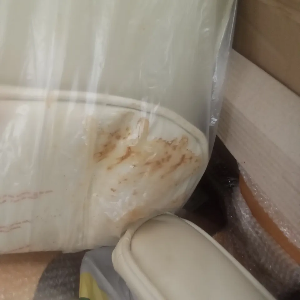 CREAM LEATHER OFFICE DESK CHAIR