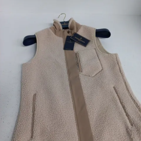 FAIRFAX & FAVOR THE AGNES FLEECE GILET – ECRU, EXTRA SMALL