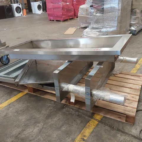 PALLET CONTAINING A LARGE ASSORTMENT OF STAINLESS STEEL COMMERCIAL KITCHEN PARTS
