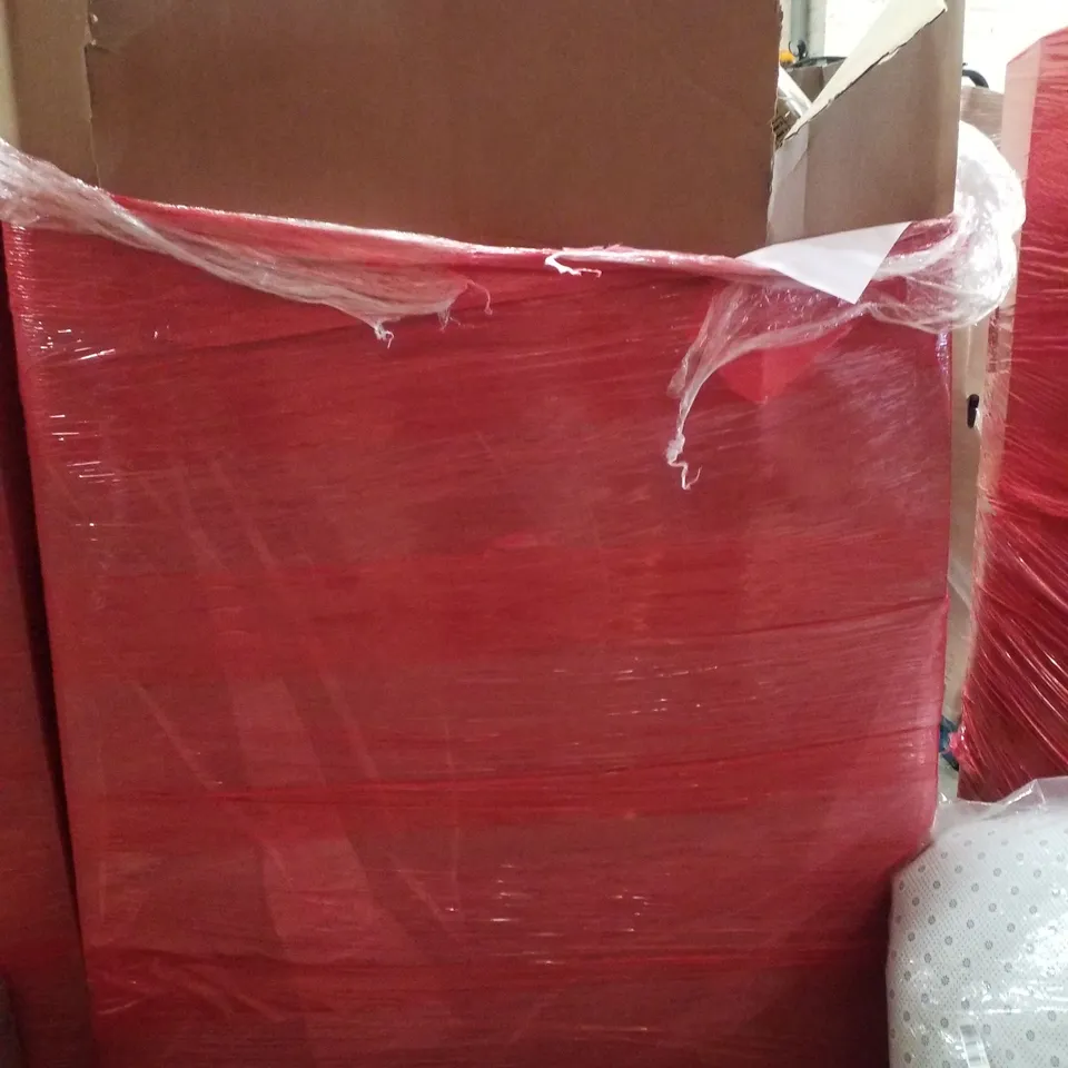 PALLET CONTAINING ASSORTED PRODUCTS INCLUDING 22L BACKPACK, ROTATING TRIANGLE SHELF, DEXI RUGS, LUGGAGE SET & PLASTIC STORAGE BINS