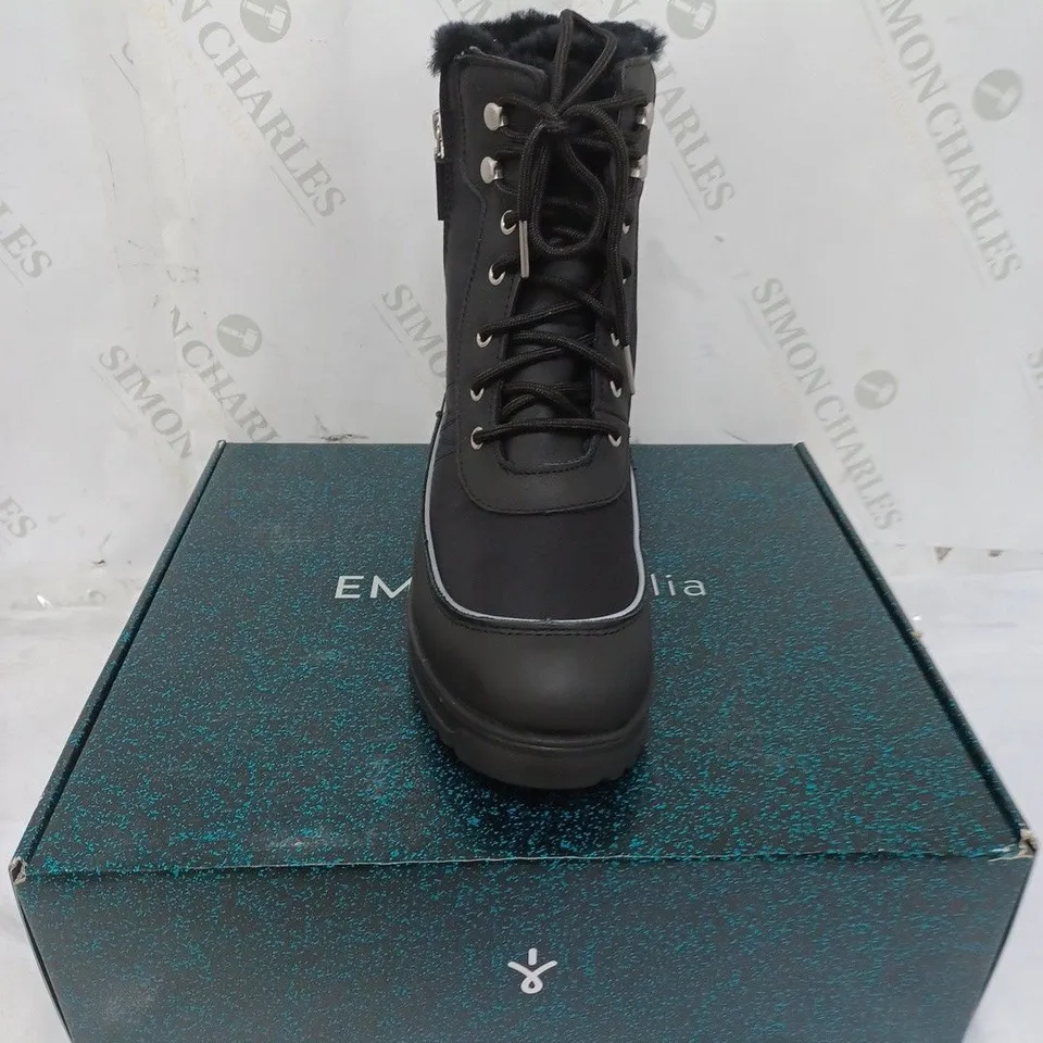 BOXED EMU AUSTRALIA LADIES SNOWY WATERPROOF BOOTS WITH REFLECTIVE TRIM BLACK SIZE 8