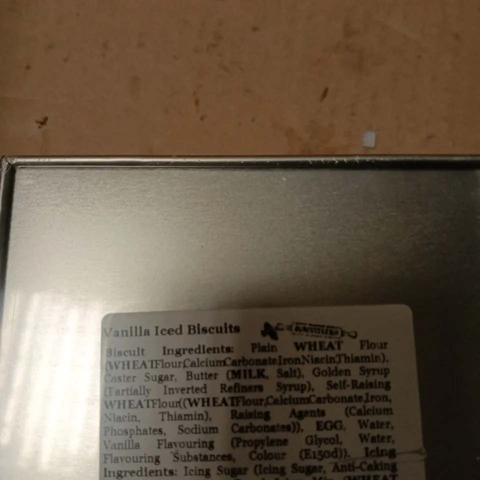 VANILLA ICED BISCUITS TIN – PADDINGTON BEAR FOR BISCUITEERS