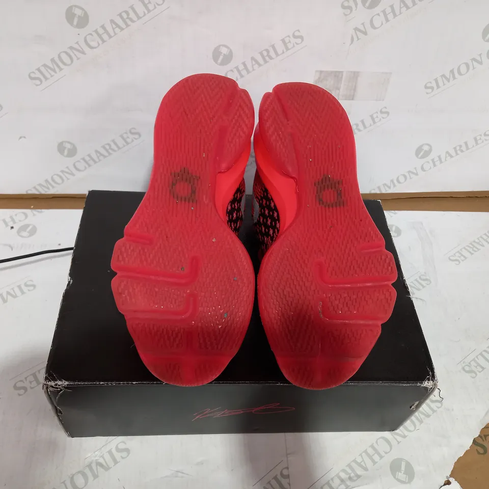 PAIR OF RED NIKE TRAINERS SIZE 7