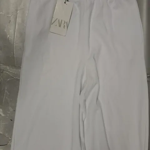 ZARA PANTS IN WHITE SIZE SMALL