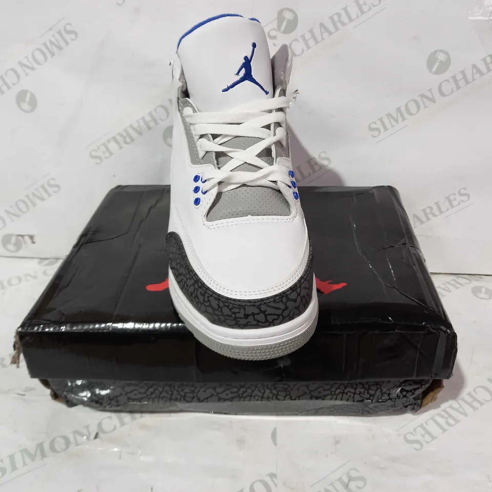 BOXED PAIR OF NIKE AIR JORDAN SHOES IN WHITE/BLUE UK SIZE 11