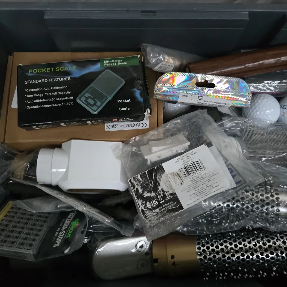 APPROXIMATELY 15 ASSORTED HOUSEHOLD ITEMS TO INCLUDE CARBON FILTER DENBY CHRISTMAS COASTERS, LAUNDRY MARKER PEN, ETC