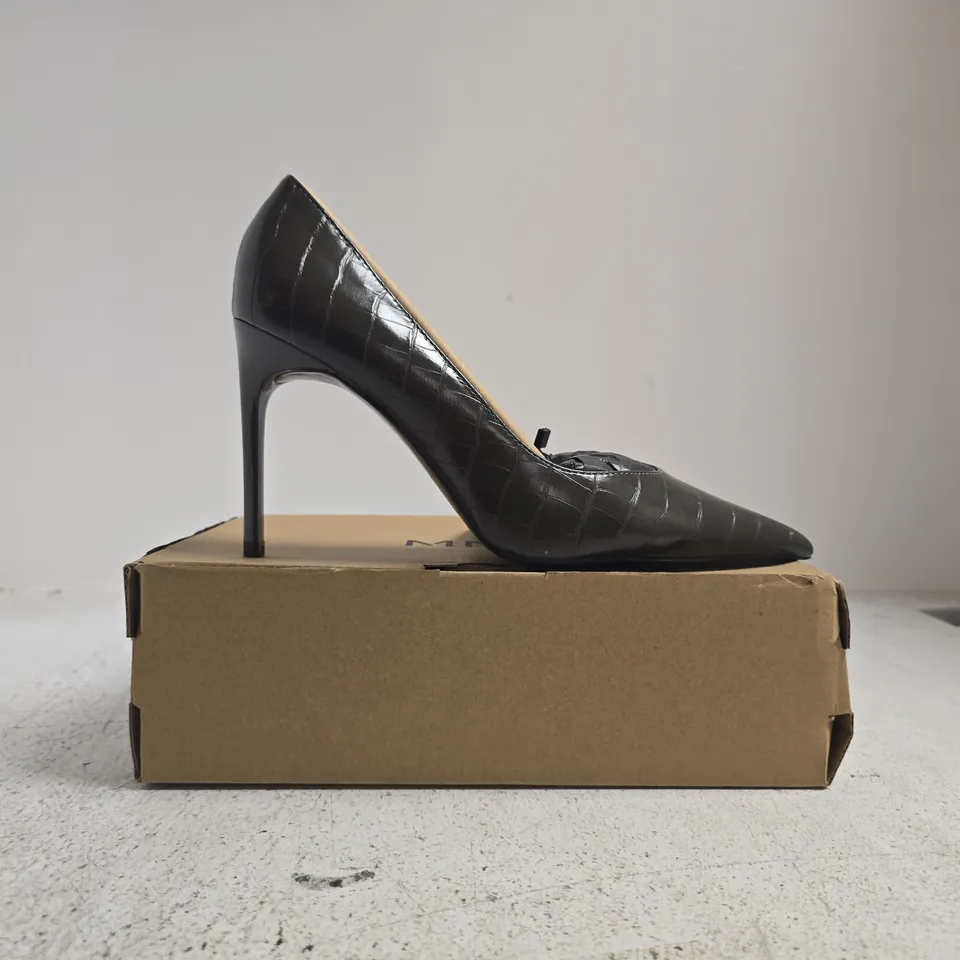 BOXED PAIR OF MANGO POINTED TOE STILETTO HEELS IN DUSTY BROWN SIZE UK 4
