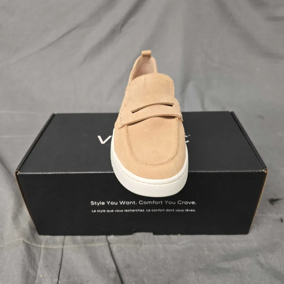 BOXED PAIR OF VIONIC SLIP ON SHOES IN BEIGE - 6