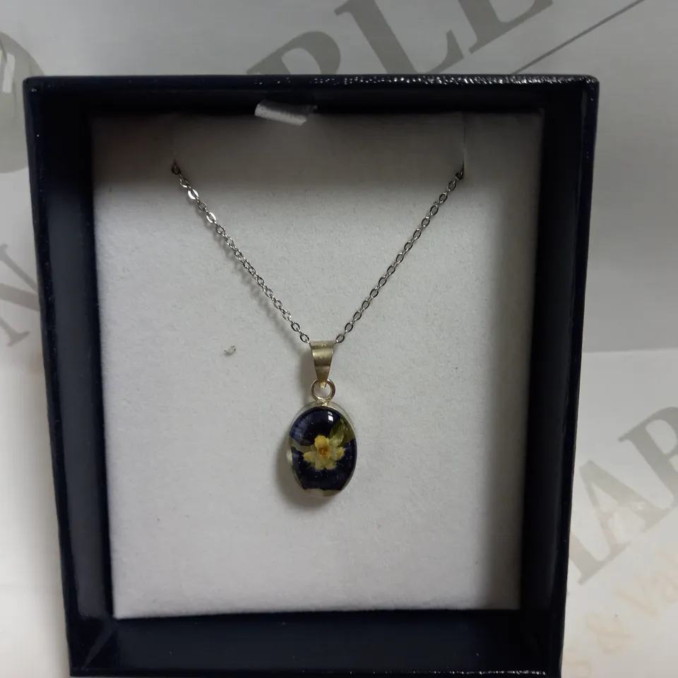 BYZANTIUM SILVER EFFECT CHAIN WITH BLUE PRIMOSE FLOWER IN OVAL PENDANT
