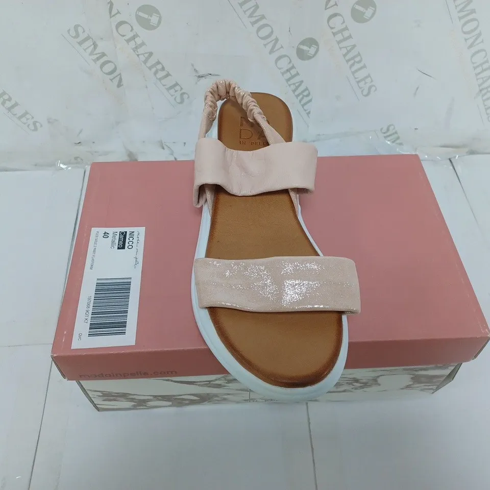 BOXED PAIR OF MODA IN PELLE SANDALS IN PINK GLITTER EFFECT SIZE EU 40 