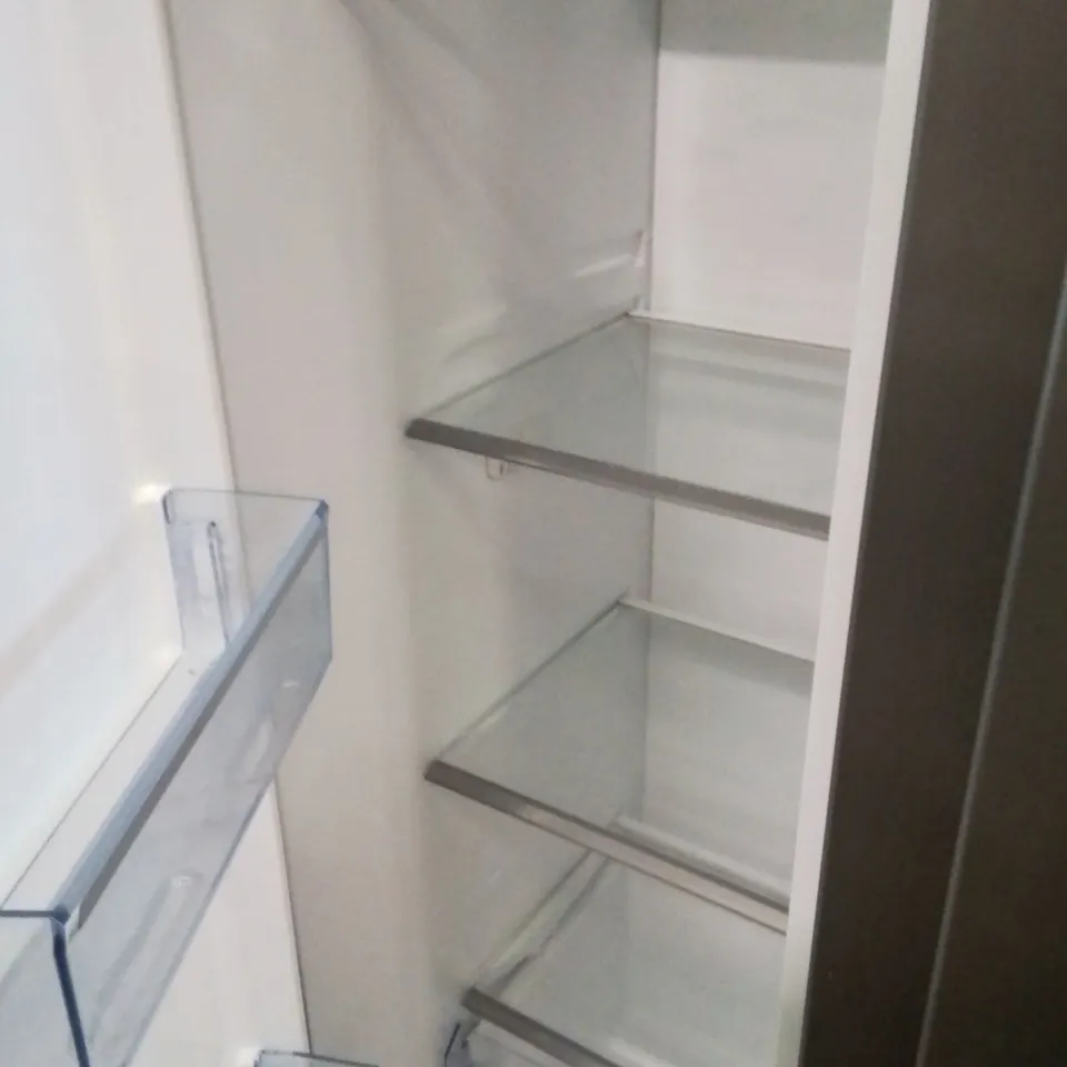 SWAN SR156110I 91CM WIDE, TOTAL NO FROST, AMERICAN STYLE FRIDGE FREEZER WITH WATER DISPENSER - INOX