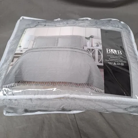 B&B HOME LIVING LUXURIOUS AND STYLISH BEDSPREAD SET 