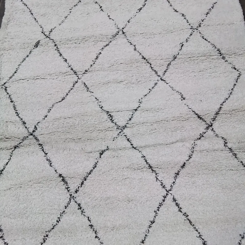 WHITE SHAGGY MACHINE WOVEN RUG SIZE 160X420