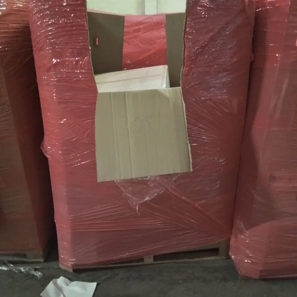 PALLET CONTAINING APPROXIMATELY 20 RAW HOUSEHOLD ITEMS TO INCLUDE: BLANKETS, VANITY MIRROR WITH LIGHTS, DOORMAT ETC