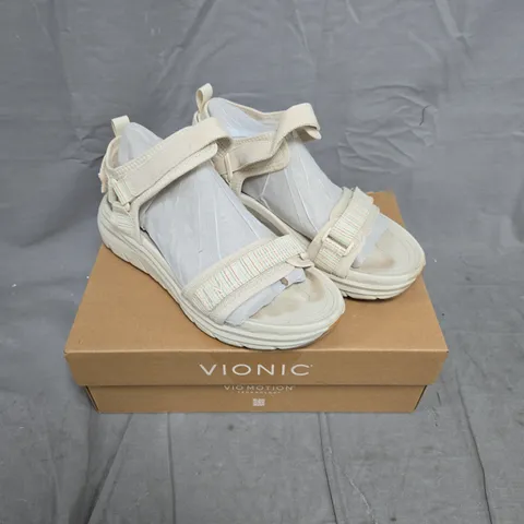 BOXED PAIR OF VIONIC WALK MAX SANDALS IN CREAM SIZE 6
