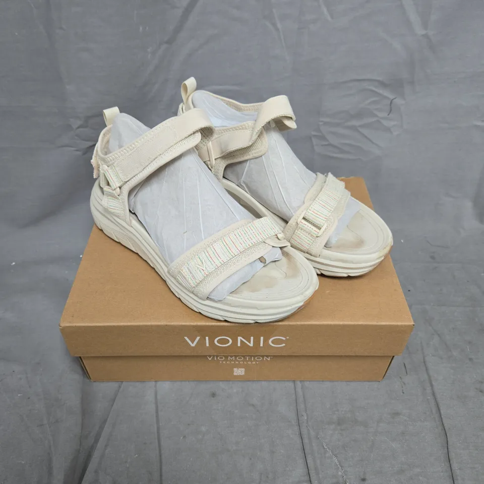 BOXED PAIR OF VIONIC WALK MAX SANDALS IN CREAM SIZE 6